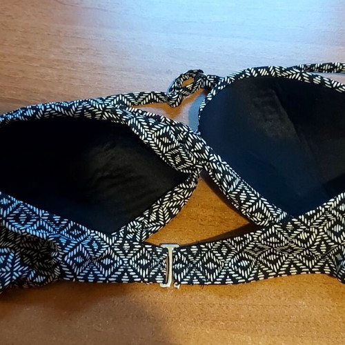Women's swimwear top push-up bra cup B black and white medium