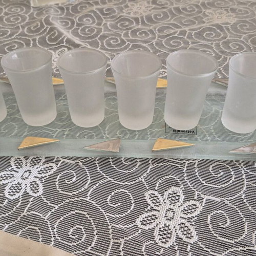 Tray with 6 shot glasses like new