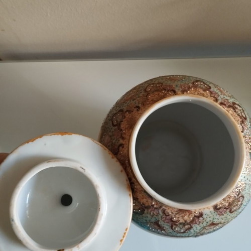 Satsuma style porcelain vase with lid, like new, 24cm