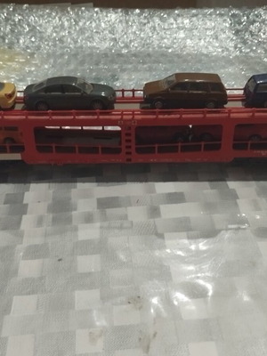 Βαγόνι μεταφοράς οχημάτων κλίμακας HO της Märklin σαν καινούργιο με 7 οχήματα