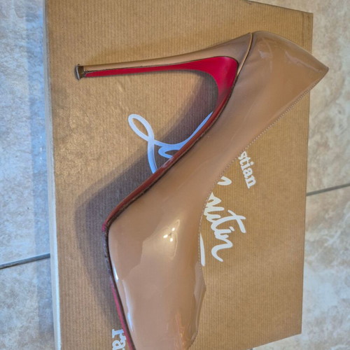 Christian Louboutin nude peep-toe pumps used, size 37.5