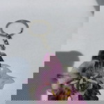  Ключодържател или аксесоар за чанта с естествен цвят на орхидея. Цвета е с размери 7/7,5 см.