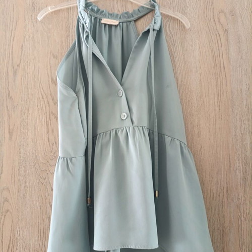 Regalinas sleeveless blouse like new, size M