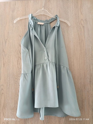 Regalinas sleeveless blouse like new, size M