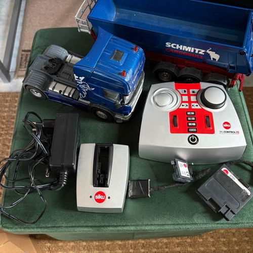 Scania 1/32 siku used with new batteries