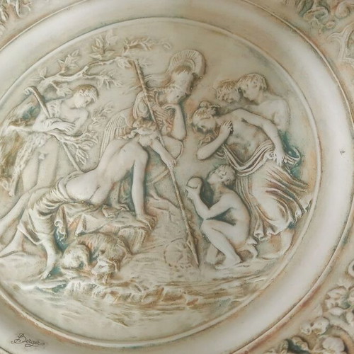 Decorative plate with ancient design like new, base from Italy
