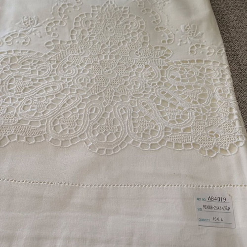 Bed sheet set with embroidery new