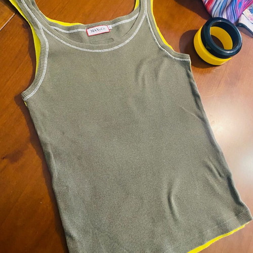 Max&Co ribbed top size S like new, khaki