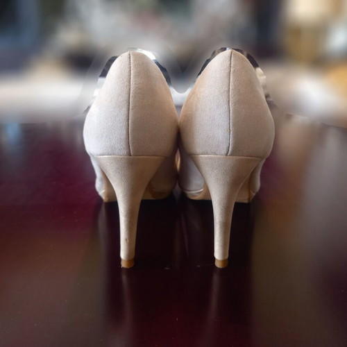 VoI & Noi Suede Nude Pumps size 38, new, 9 cm heel
