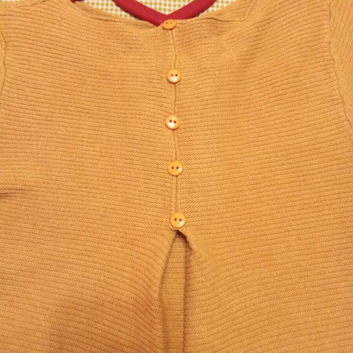 Yellow medium pullover like new