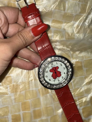 Red wristwatch authentic, needs battery