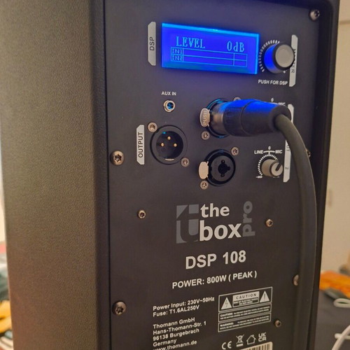 DSP 108 powered speaker 800W like new