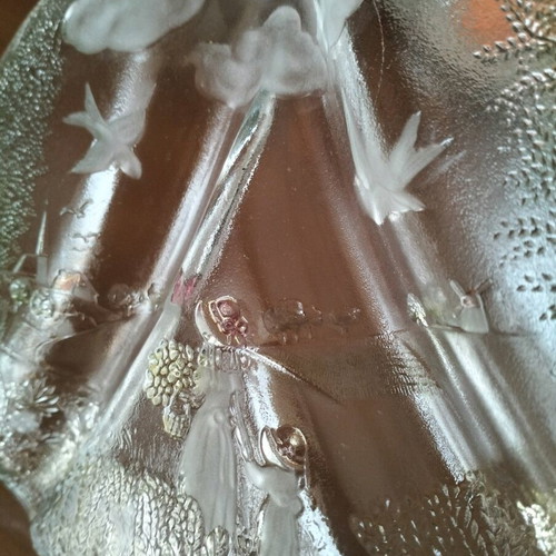 Serving platter like new with embossed images for nuts and sweets