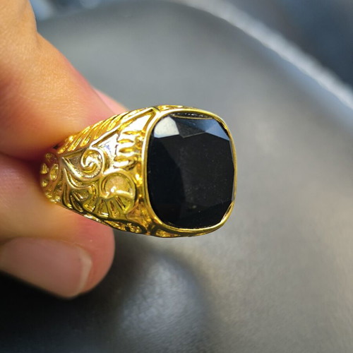 Signet ring gold with black stone vintage style