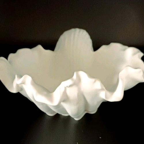 Porcelain clam shell handmade 13x7cm decorative candy or candle holder