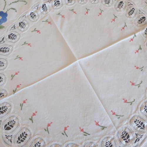 Vintage handmade round tablecloth 168cm with cutwork embroidery like new