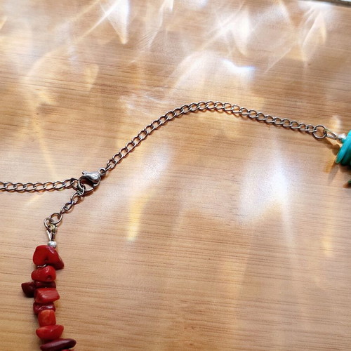 Choker necklace with crab like new, pebbles and acrylic