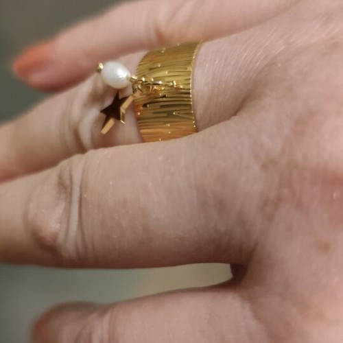 Gold-colored stainless steel ring new with star and pearl detail