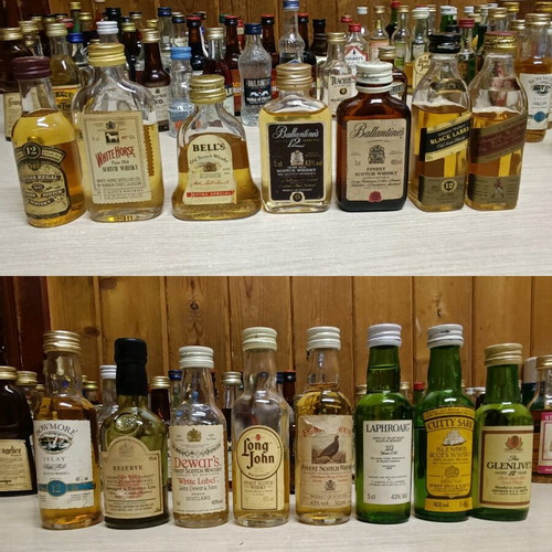 Miniature bottles of drinks like new, pack of 105 pieces