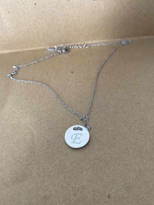 Initial necklace silver with letter E, like new