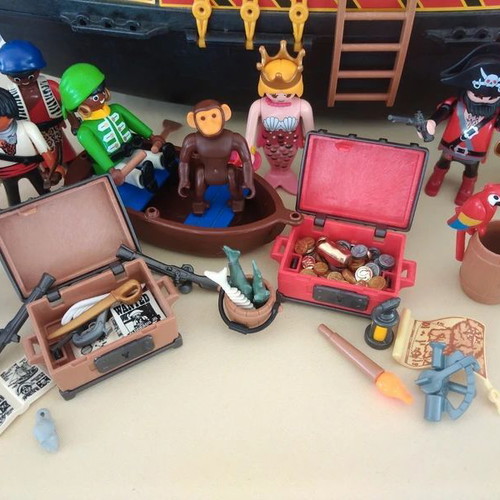 Playmobil Pirate Ship set 4424 with 13 figures and Kraken