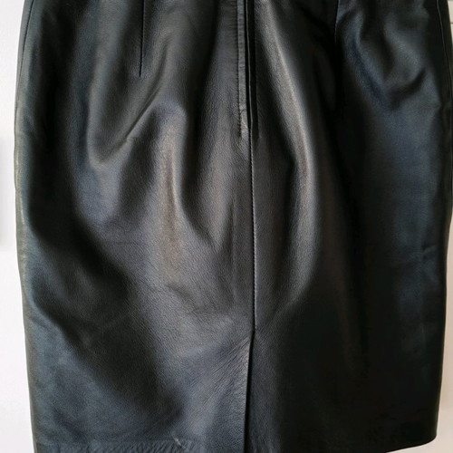 Fidele leather skirt short used, size medium