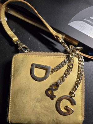Dolce & Gabbana πορτοφόλι μεταχειρισμένο χρυσαφί με φερμουάρ και λογότυπο