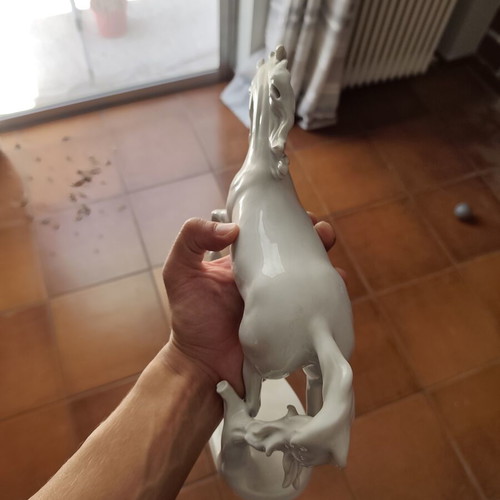 Porcelain decorative horse in excellent condition