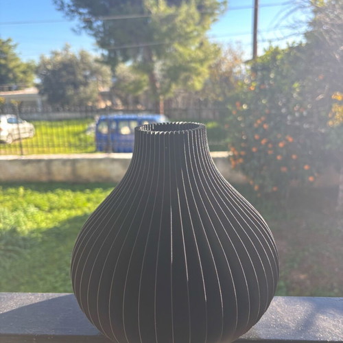 Decorative Vase Black like new, dimensions 22x22x22 cm