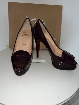 Παπούτσια Christian Louboutin γόβες μεταχειρισμένες, μέγεθος 38,5, μωβ