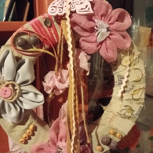 Handmade decorative wreath, like new