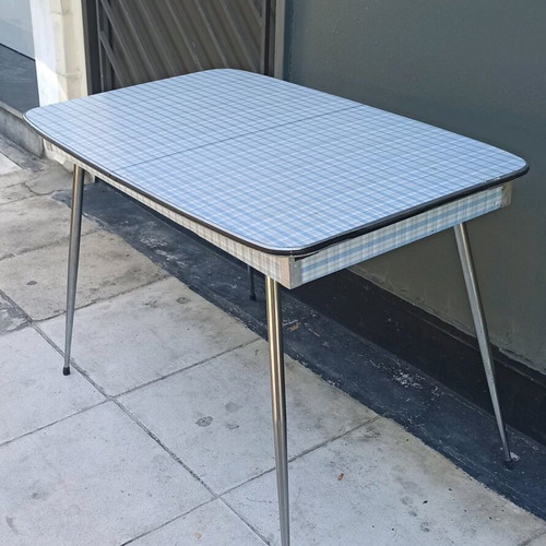 Formica dining table foldable with metal legs like new