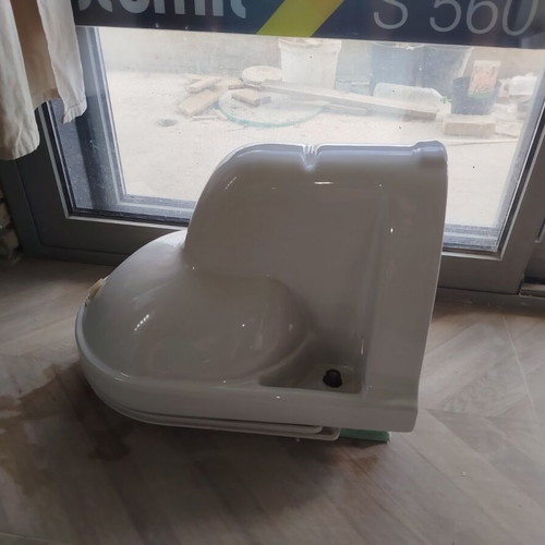 Κρεμαστή λεκάνη Duravit σαν καινούργια, λευκή πορσελάνη