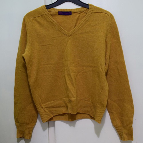 Women's knitted sweater with mustard v-neck like new
