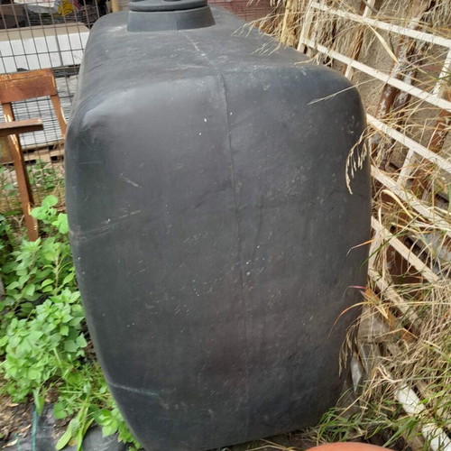 Oil tank 1,000 liters like new, slightly used