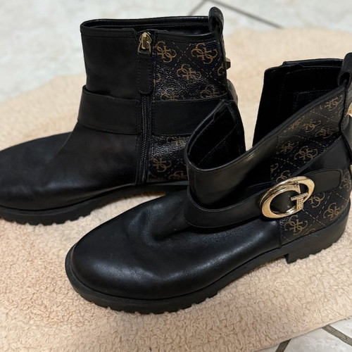 Guess black leather ankle boots used, size 39, gold buckle detail