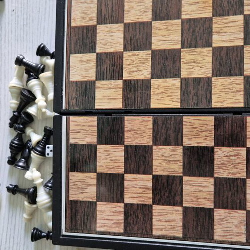 Portable Magnetic Chess Set like new, foldable for travel