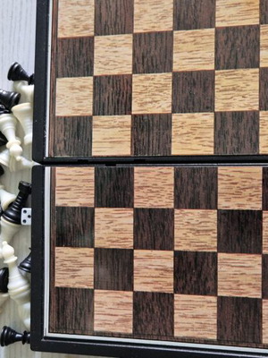 Portable Magnetic Chess Set like new, foldable for travel