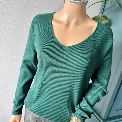 Dark green V-neck sweater size M/L