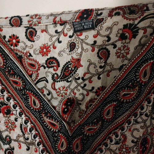 Wide mid-length dress new, one size