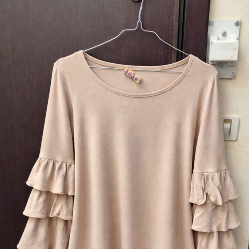 Blouse with ruffles beige like new, size L