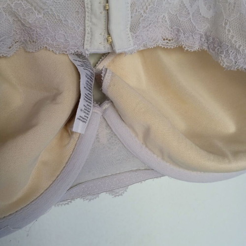 Women's bra like new, beige white lace, size 80C
