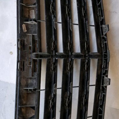 Mercedes E200 W212 grille used, genuine