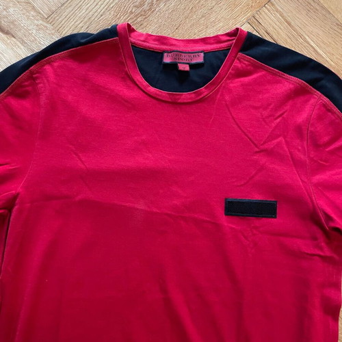 Burberry Sport T-shirt μέγεθος M σαν καινούριο, κόκκινο με μαύρη ρίγα