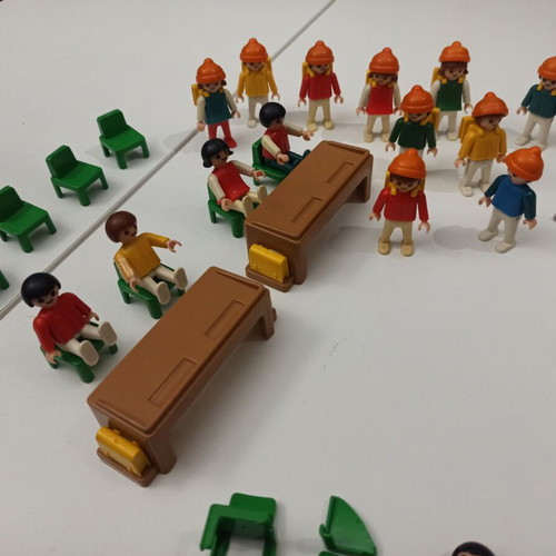 Playmobil vintage 1985 3522 school classroom with children and teacher used, many pieces