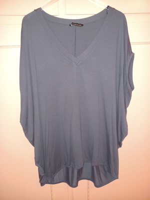 Unalome women's blouse bat style like new, plus size 50-52, gray