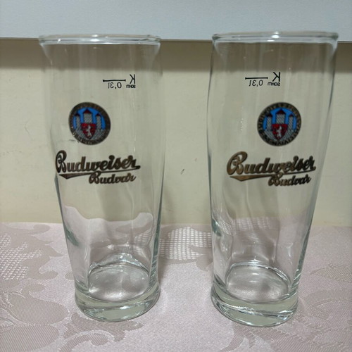 Budweiser two glasses new