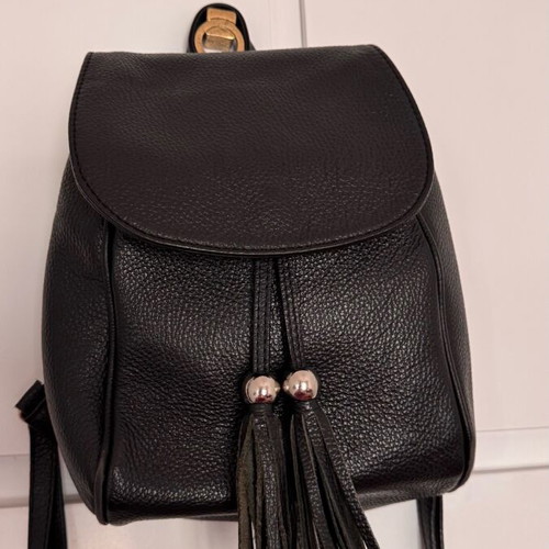 Leather backpack black like new with zipper pockets and magnetic clasp