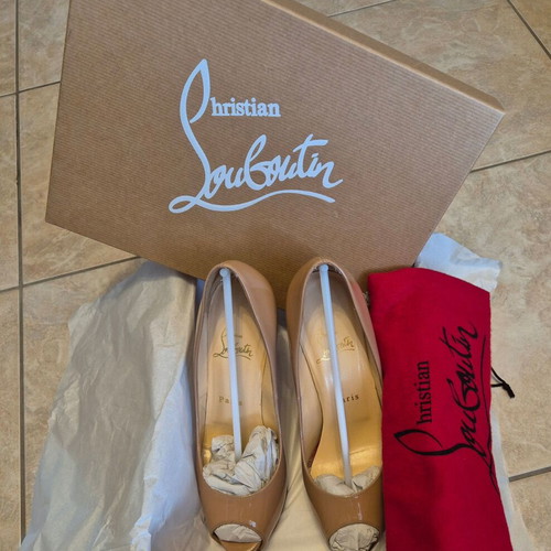 Christian Louboutin nude peep-toe pumps used, size 37.5
