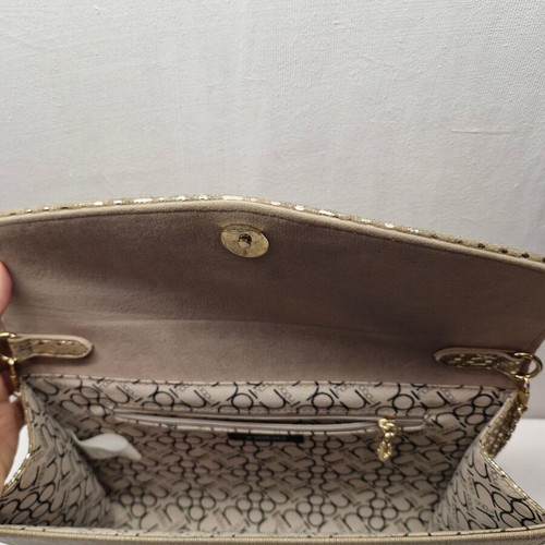 Nobo shoulder bag used with gold chain in beige and gold tones